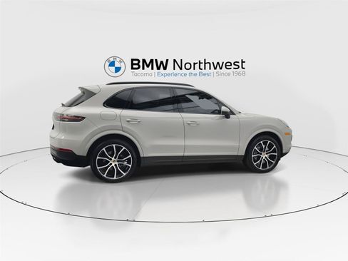 Used 2022 Porsche Cayenne Platinum Edition w/ Premium Package Plus AWD/4WD image 4