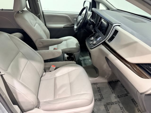 Used 2017 Toyota Sienna XLE w/ XLE Navigation Package FWD image 43