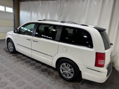 Used 2008 Chrysler Town & Country Limited w/ Entertainment Group #3 FWD image 4