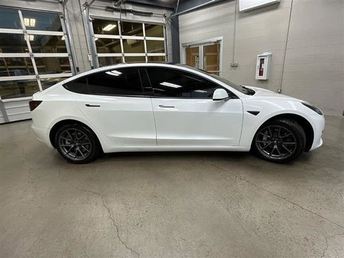 Used 2021 Tesla Model 3 Standard Range Plus image 6