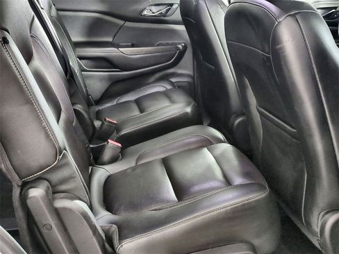 Certified 2019 GMC Acadia SLT image 26