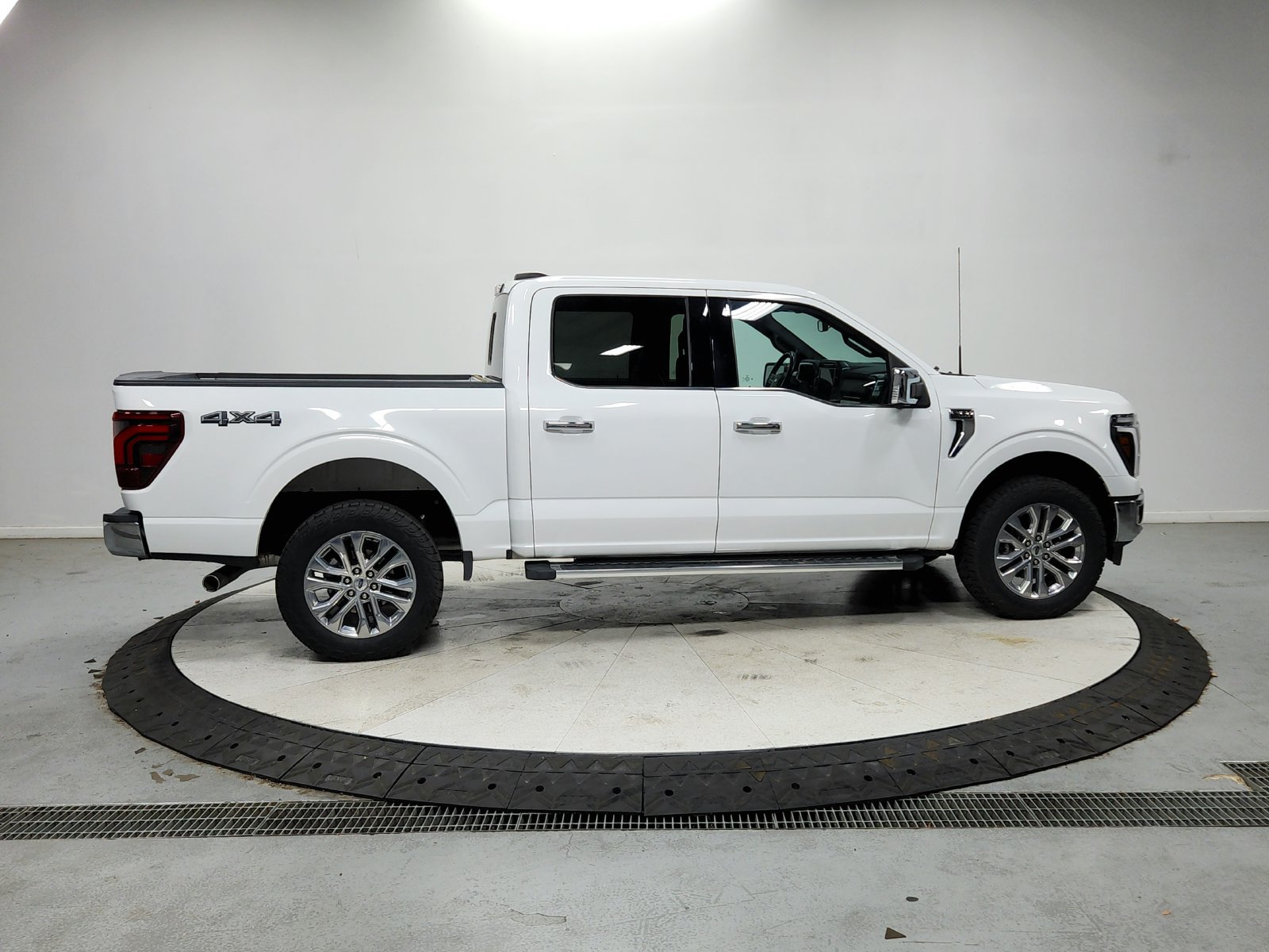 Used 2024 Ford F150 Lariat AWD/4WD image 9