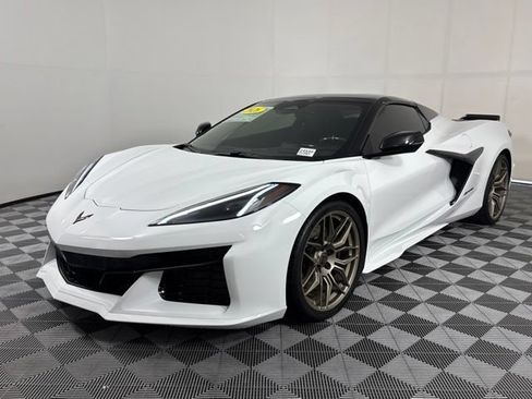 Used 2024 Chevrolet Corvette Stingray Premium Cpe w/ Z51 Performance Package RWD image 28