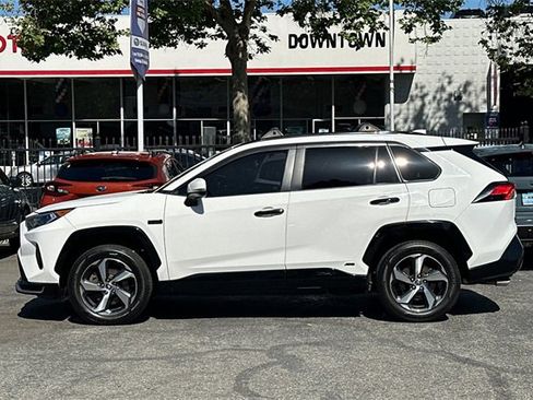 Used 2021 Toyota RAV4 SE image 7