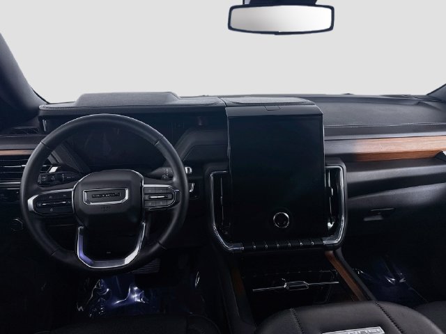 Used 2025 GMC Yukon Denali RWD image 16