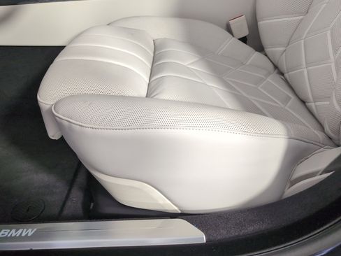 New 2025 BMW i7 eDrive50 w/ Premium Package image 11