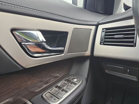 Used 2009 Jaguar XF Premium RWD image 32