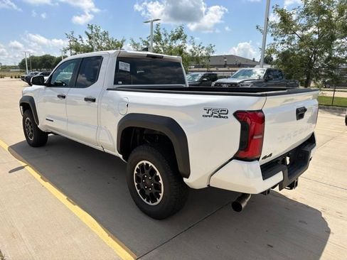 Used 2025 Toyota Tacoma TRD Off-Road AWD/4WD image 5