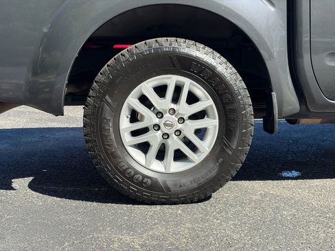 Used 2015 Nissan Frontier SV w/ SV Value Truck Package image 5