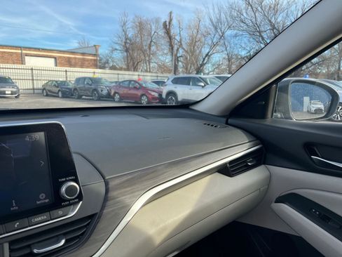 Used 2025 Nissan Altima 2.5 SV image 35