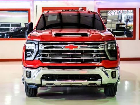 Used 2024 Chevrolet Silverado 3500 LTZ w/ LTZ Convenience Package AWD/4WD image 10