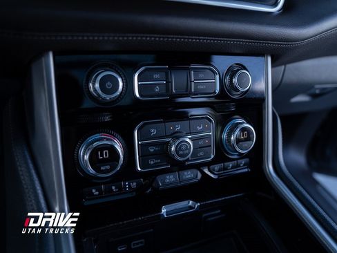 Used 2021 GMC Yukon XL Denali w/ Denali Premium Package image 37