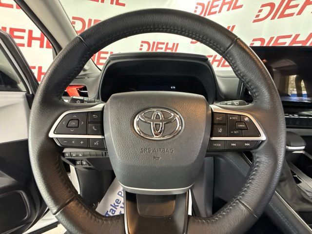Used 2025 Toyota Sienna XLE w/ XLE Plus Package FWD image 61