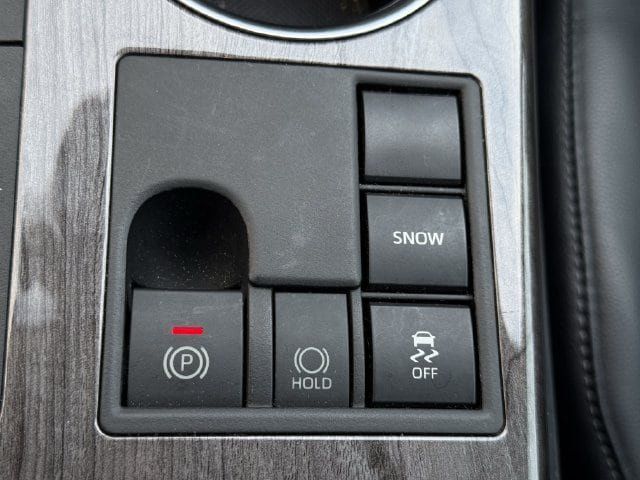 Used 2023 Toyota Highlander Limited FWD image 22