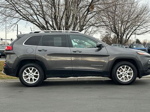 Used 2018 Jeep Cherokee Latitude Plus w/ Cold Weather Group image 8
