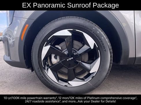 Certified 2025 Kia Sorento EX w/ EX Panoramic Sunroof Package AWD/4WD image 13