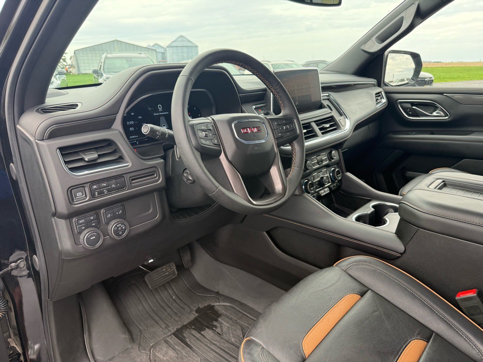 Used 2024 GMC Yukon AT4 AWD/4WD image 27