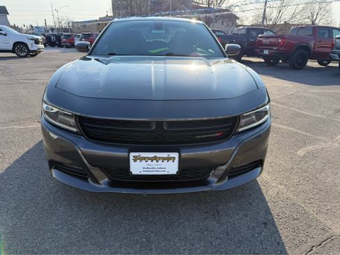 Used 2015 Dodge Charger SXT image 4