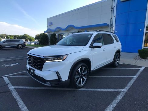 Used 2023 Honda Pilot Elite image 3