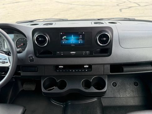 Used 2024 Mercedes-Benz Sprinter 2500 image 16
