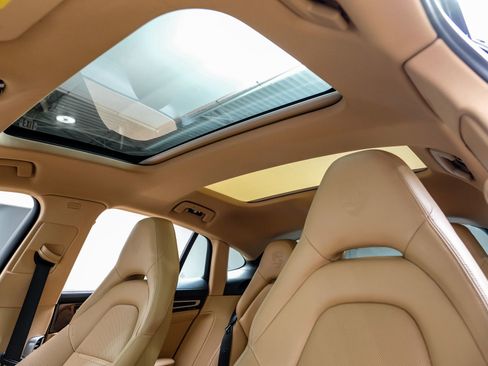 Used 2023 Porsche Panamera 4 Platinum Edition image 5