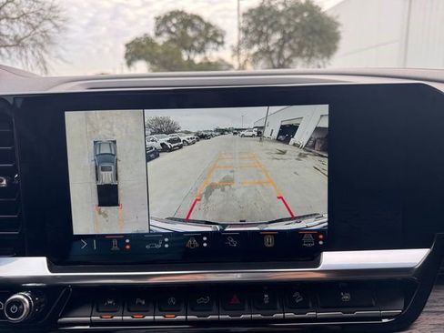 Certified 2025 GMC Sierra 1500 SLT image 11