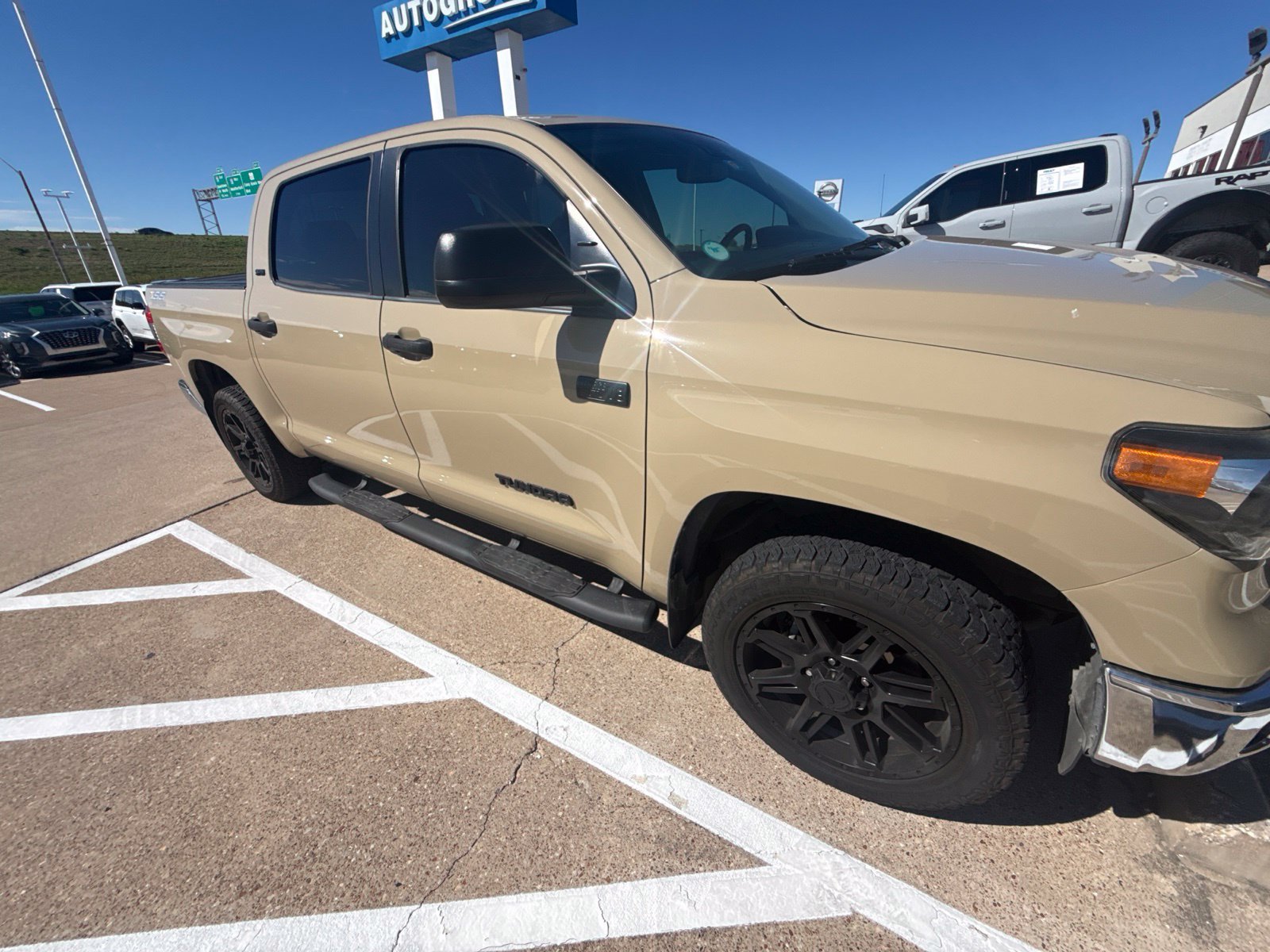 Used 2020 Toyota Tundra SR5 w/ SR5 Leather Package AWD/4WD image 17