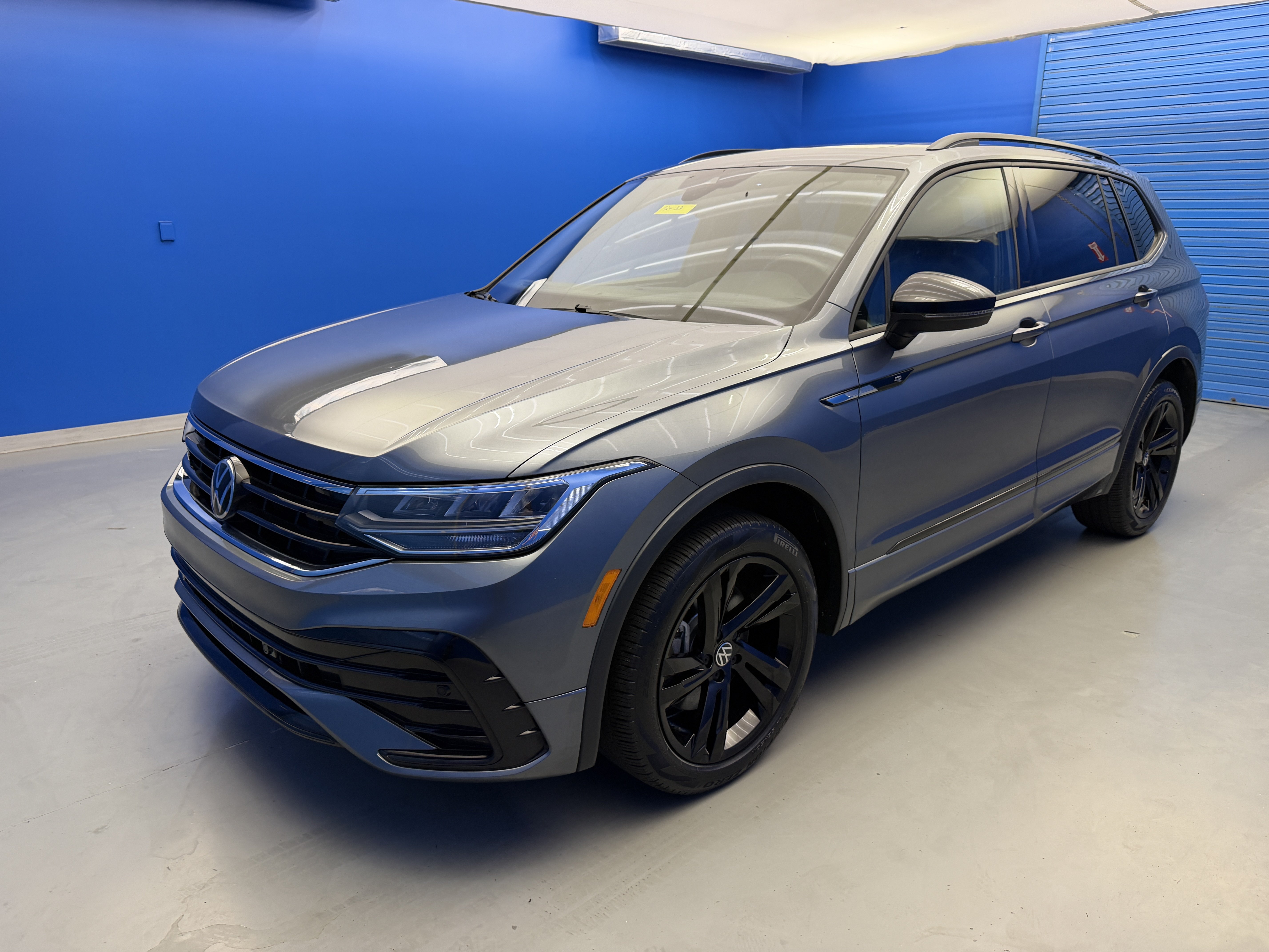 Certified 2023 Volkswagen Tiguan SE R-Line FWD image 4