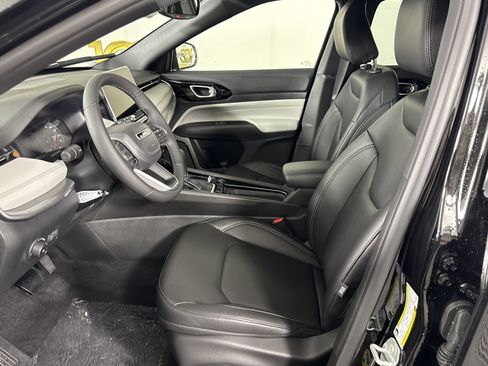 New 2026 Jeep Compass Limited image 9