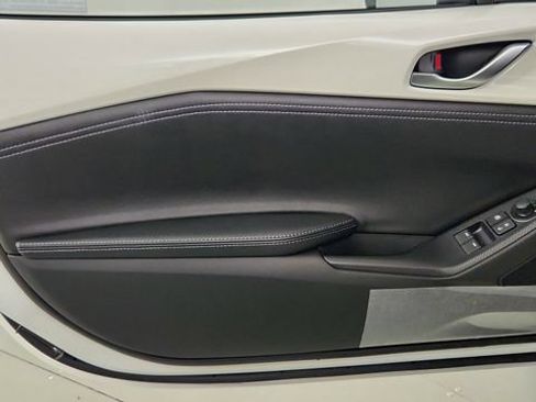 New 2026 MAZDA MX-5 Miata Club w/ Interior Package RWD image 9