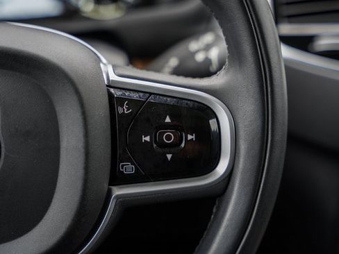 Used 2022 Volvo XC90 T6 Momentum w/ Advanced Package image 28