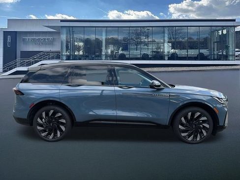 New 2026 Lincoln Nautilus Reserve w/ Jet Appearance Package AWD/4WD image 9