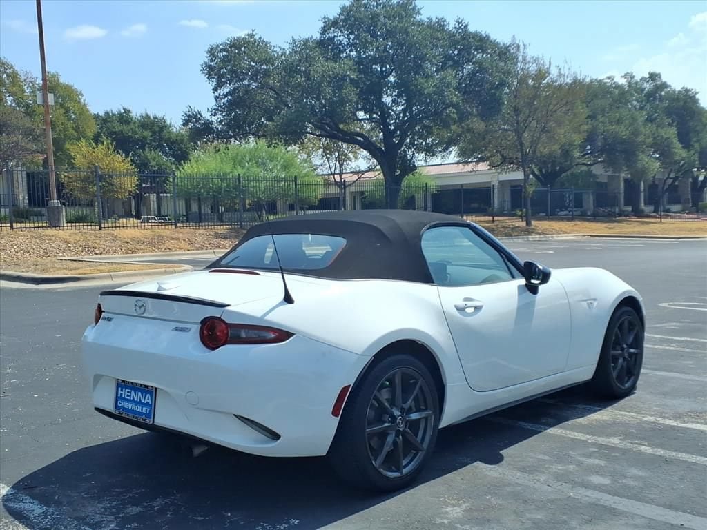 Used 2018 MAZDA MX-5 Miata Club RWD image 5