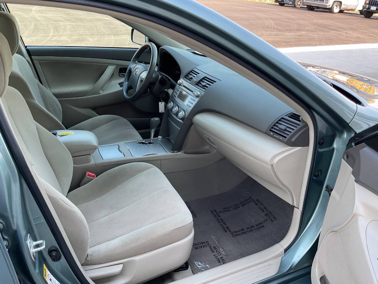 Used 2011 Toyota Camry LE FWD image 35