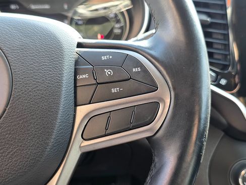 Used 2019 Jeep Cherokee Limited FWD image 35