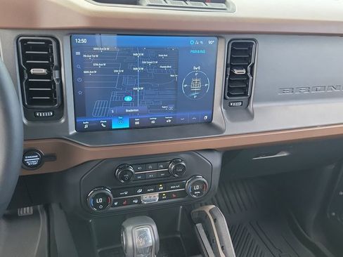 Used 2024 Ford Bronco Outer Banks image 29