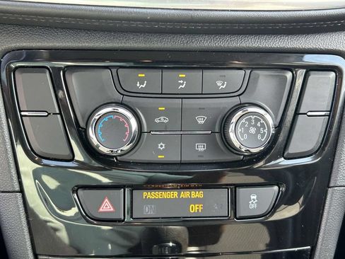 Used 2021 Buick Encore Preferred FWD image 22