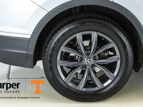 Used 2022 Volkswagen Tiguan SE image 51