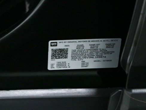 Used 2022 GMC Terrain SLT w/ LPO, Floor Liner Package AWD/4WD image 32
