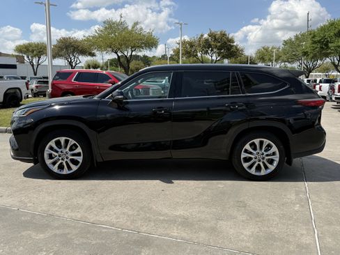 Used 2021 Toyota Highlander Limited image 7