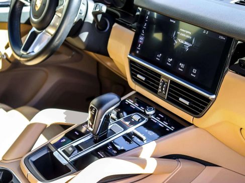 Used 2019 Porsche Cayenne image 38