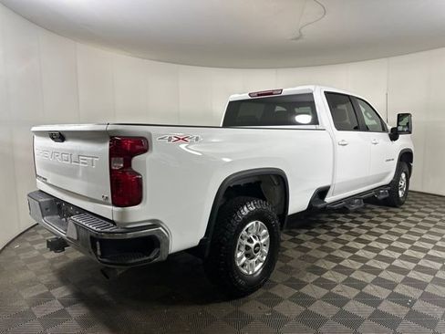 Used 2024 Chevrolet Silverado 2500 LT w/ Convenience Package image 3