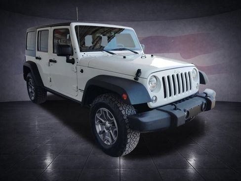 Used 2016 Jeep Wrangler Unlimited Rubicon w/ Connectivity Group AWD/4WD image 7