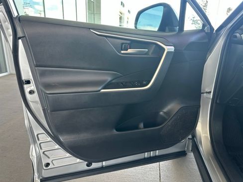 Used 2025 Toyota RAV4 XLE AWD/4WD image 11