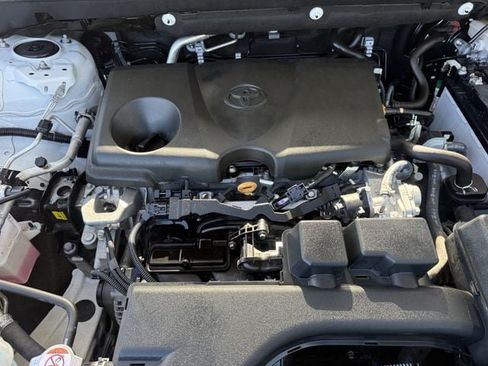 Used 2025 Toyota RAV4 XLE FWD image 33