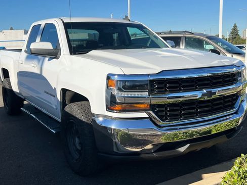 Used 2018 Chevrolet Silverado 1500 LT RWD image 3