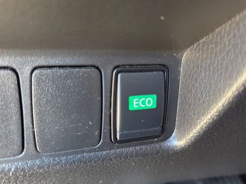 Used 2019 Nissan Rogue Sport S image 29