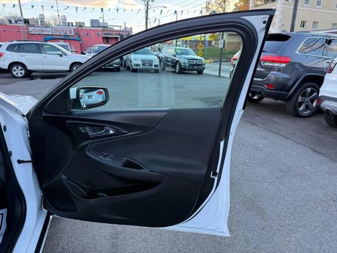 Used 2018 Chevrolet Malibu LT image 45