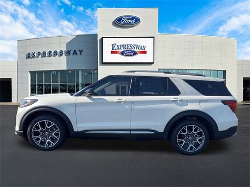 Used 2025 Ford Explorer Platinum w/ Ultimate Package image 9