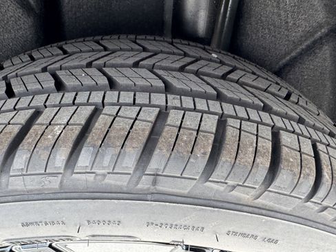 New 2025 Volkswagen Taos SEL image 34